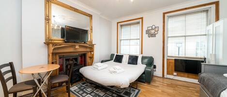 Bügeleisen/Bügelbrett, kostenloses WLAN, Bettwäsche