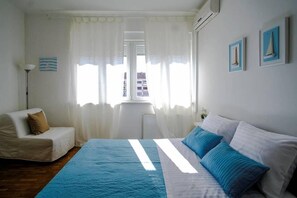 Iron/ironing board, rollaway beds, free WiFi, bed sheets - Studio Apartment Jedro (Zagreb)