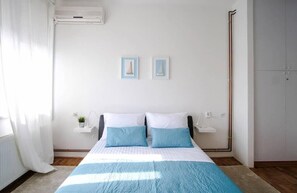 Iron/ironing board, rollaway beds, free WiFi, bed sheets - Studio Apartment Jedro (Zagreb)