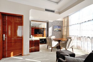 Junior-sviitti | Olohuone | Taulutelevisio