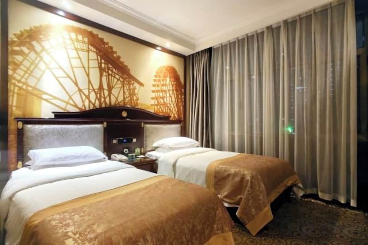 Fine Quality Standard Room (High-Temperature Self-Cleaning Sheets + Bright Lighting + Quiet and Comfort)