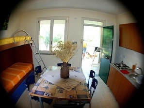 Appartement, 1 chambre | Restauration dans la chambre