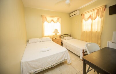 Glimbaro's Guest House