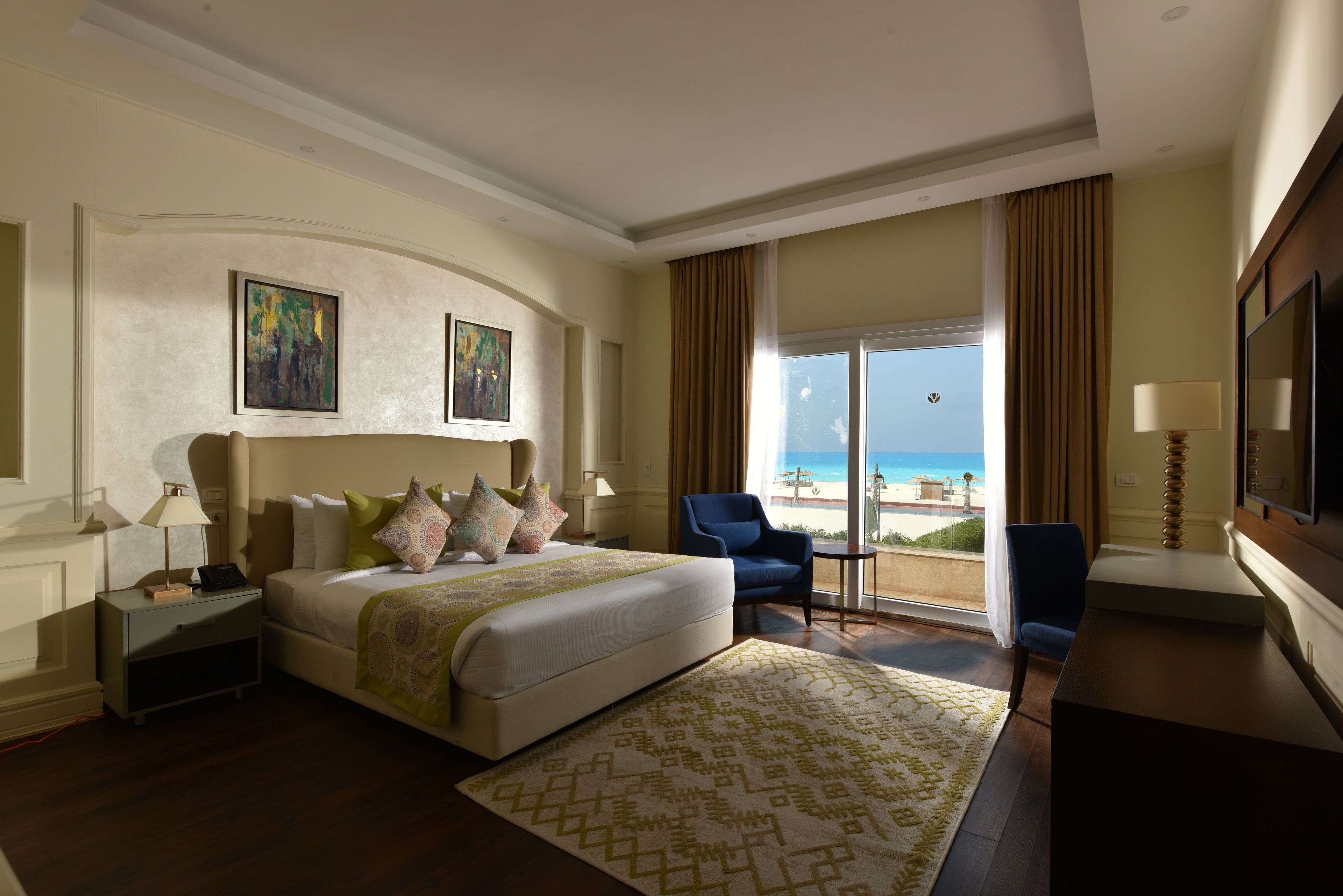 palace | minibar, in-room safe, blackout curtains, soundproofing