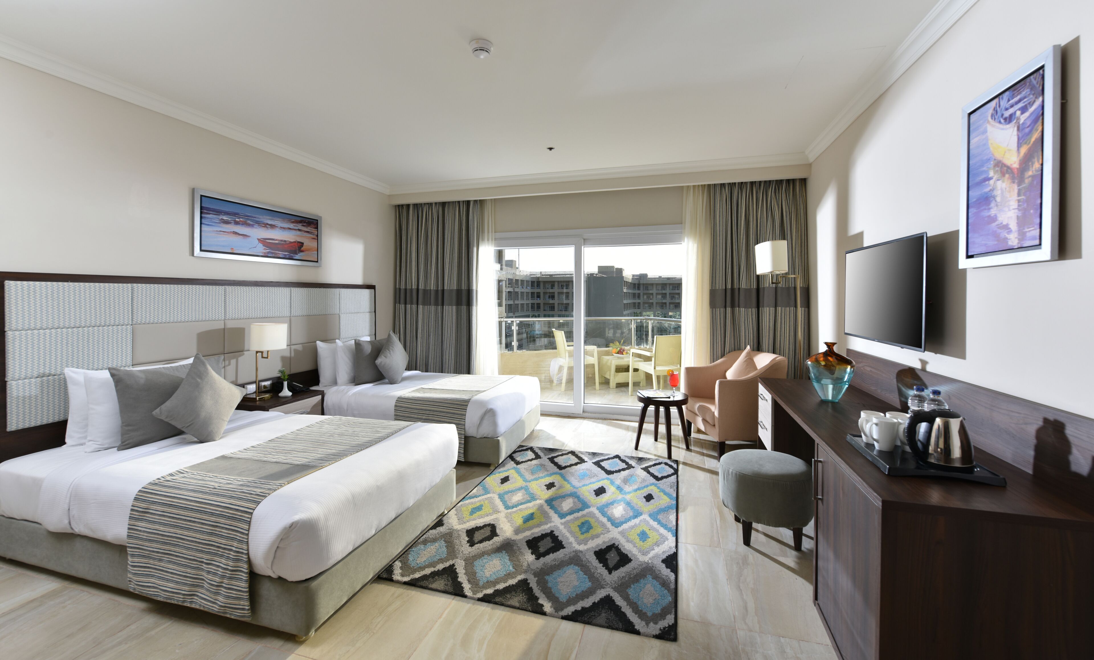 executive suite | minibar, in-room safe, blackout curtains, soundproofing
