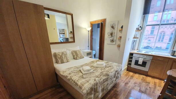 Business Studio, 1 Double Bed, Non Smoking, City View | Iron/ironing board, WiFi (free), bed sheets - Old Street Apartments (London)