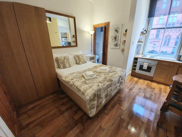 Business-Studio, 1 Doppelbett, Nichtraucher, Stadtblick | Bügeleisen/Bügelbrett, kostenloses WLAN, Bettwäsche