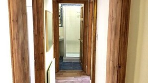 Basic Apartment, Multiple Beds, Non Smoking | Iron/ironing board, WiFi (free), bed sheets - Old Street Apartments (London)