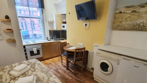 Business Studio, 1 Double Bed, Non Smoking, City View | Iron/ironing board, WiFi (free), bed sheets - Old Street Apartments (London)