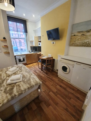 Business-Studio, 1 Doppelbett, Nichtraucher, Stadtblick | Bügeleisen/Bügelbrett, kostenloses WLAN, Bettwäsche