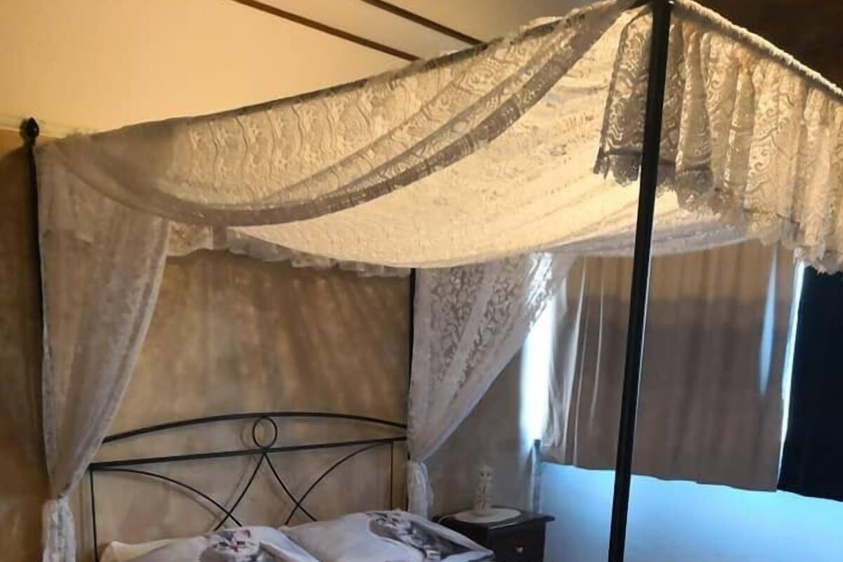 Tweepersoonskamer, privébadkamer | Individueel gedecoreerd, individueel gemeubileerd, een bureau