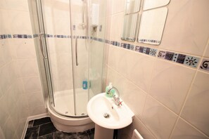 Basic-Apartment, 5 Schlafzimmer | Badezimmer