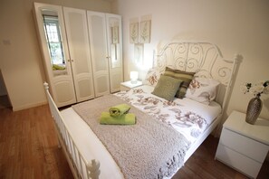 Basic-Apartment, 5 Schlafzimmer | Kostenloses WLAN, Bettwäsche