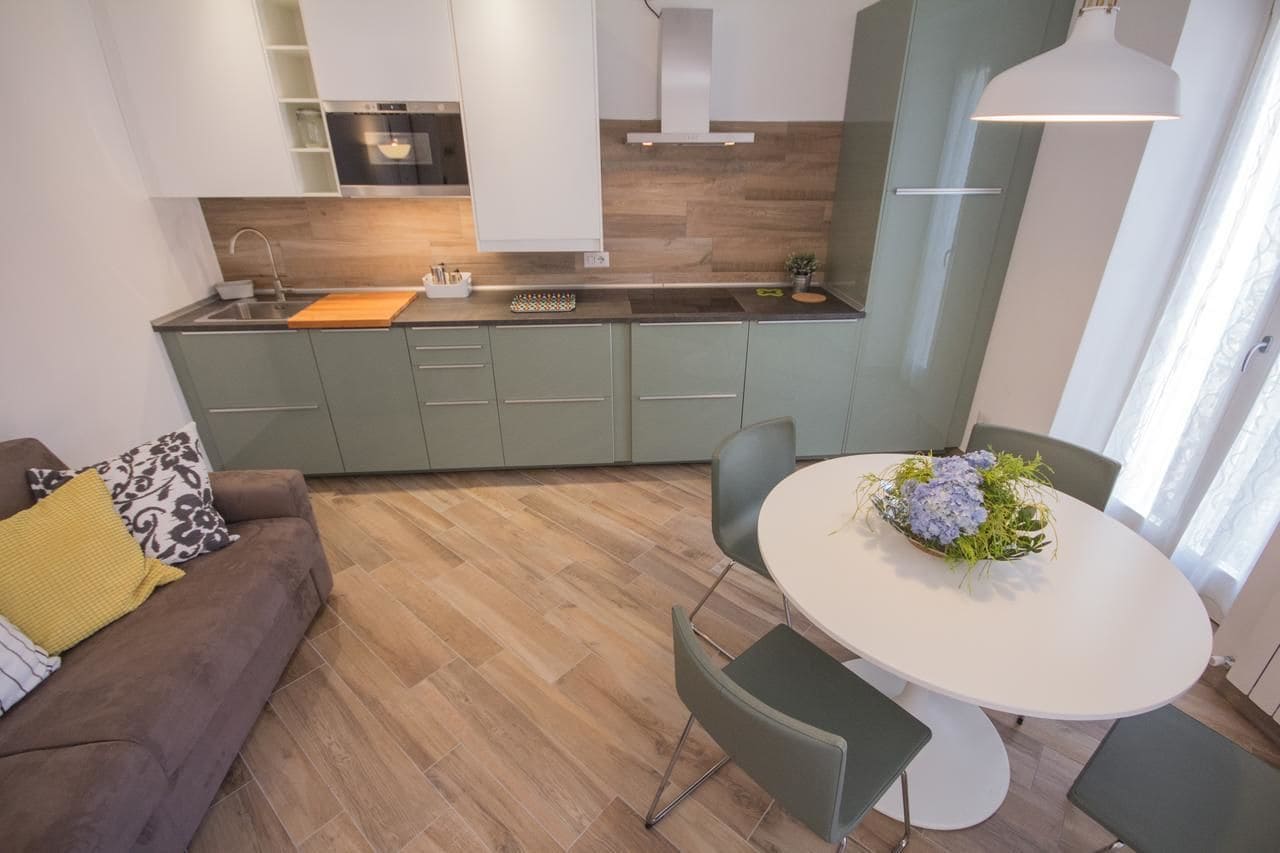 Design-Apartment, 1 Schlafzimmer, Balkon | Eigene Küche | Großer Kühlschrank, Mikrowelle, Herdplatte, Geschirrspüler