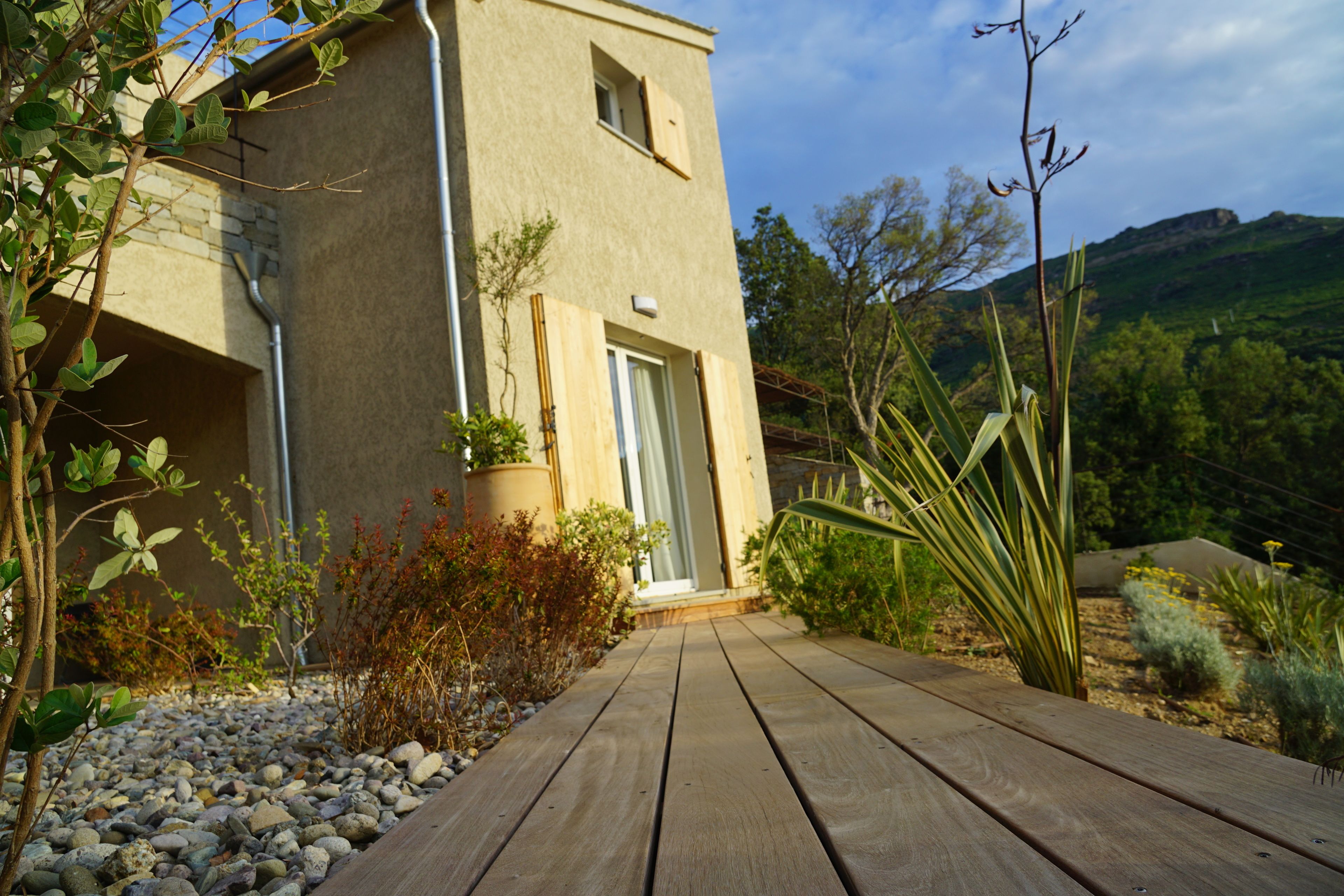 Duplex, Sea View (Rouge) | Garden view