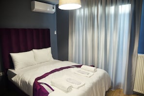 Deluxe Double Room | 1 bedroom, premium bedding, in-room safe, desk - Class Suites Taxim (Istanbul)