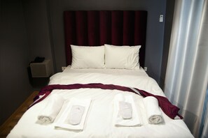 Deluxe Double Room | 1 bedroom, premium bedding, in-room safe, desk - Class Suites Taxim (Istanbul)
