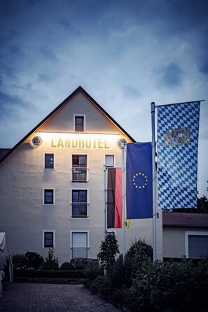 Front of property - evening/night - Landhotel Aschenbrenner (Freudenberg)