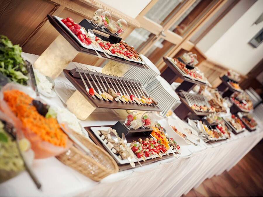 Free buffet breakfast on weekdays