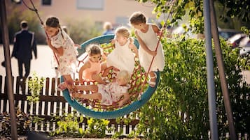 Tempat bermain anak - outdoor