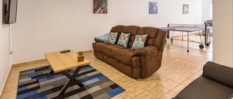 Villa - 3 sovrum - privat pool - havsutsikt | Vardagsrum | Platt-tv