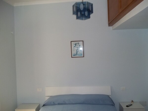 Chambre Confort double, salle de bain attenante | Bureau, literie fournie