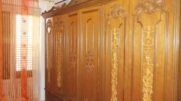 Triple Room, Shared Bathroom | Desk, bed sheets