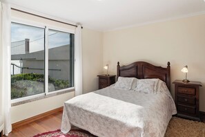 3 bedrooms, in-room safe, iron/ironing board, free cribs/infant beds