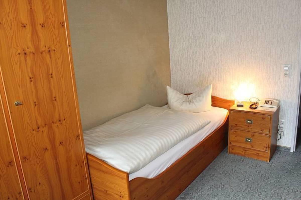 Eenpersoonskamer | Een bureau, verduisterende gordijnen, gratis wifi, beddengoed