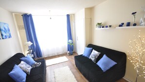 Basic Apartment, 3 Bedrooms | Private kitchen | Fridge, oven, stovetop, electric kettle