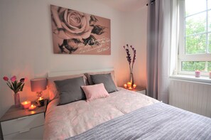 Basic Apartment, 3 Bedrooms | Iron/ironing board, free WiFi, bed sheets - Tower Hill Apartment - 32EV (London)