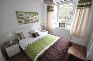Basic Apartment, 3 Bedrooms | Iron/ironing board, free WiFi, bed sheets - Tower Hill Apartment - 32EV (London)