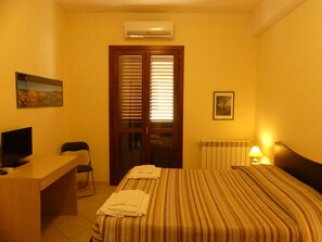 Vierbettzimmer | Kostenloses WLAN, Bettwäsche