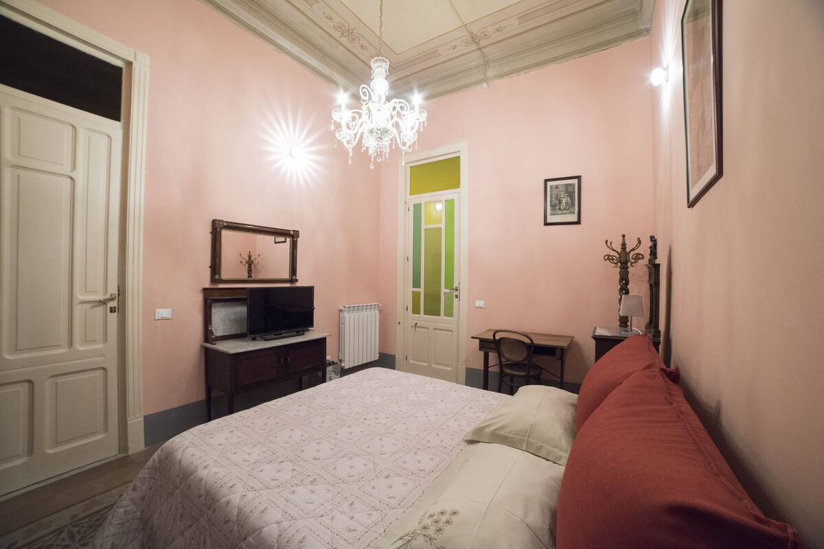 Exclusive Double Room, Shared Bathroom | Desk, blackout drapes, soundproofing, travel crib