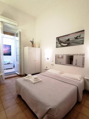 Free WiFi, bed sheets - Affittacamere Maristella (Cagliari)