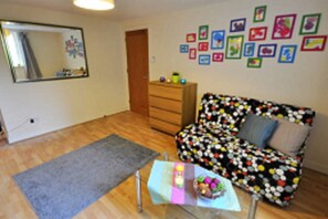 Apartment, 3 Bedrooms | Living room