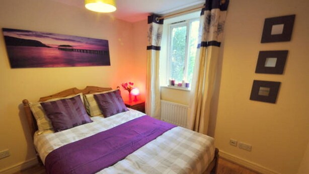 Apartment, 3 Bedrooms | Iron/ironing board, free WiFi, bed sheets - Redmans Holiday Home (London)