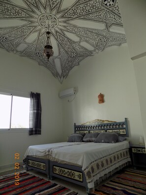 Traditional Double or Twin Room, Garden View | In-room safe, desk, free WiFi, bed sheets