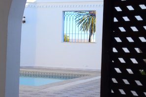 Quarto casal ou duplo tradicional, vista para a piscina | Vista do quarto
