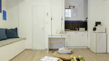 1 bedroom, blackout drapes, iron/ironing board, free WiFi