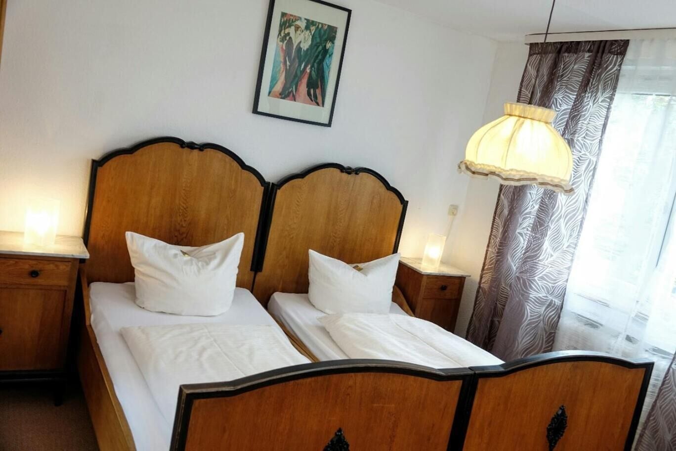 Individually furnished, desk, free WiFi, bed sheets