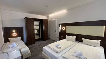 Basic Triple Room | Individually furnished, desk, free WiFi, bed sheets