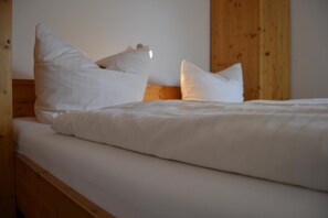 Ameublement personnalisé, bureau, Wi-Fi gratuit, draps fournis