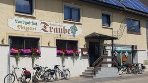 A building with a sign reading "Landgasthof Traube" and several bicycles parked outside. - Landgasthof Metzgerei Traube (Heidenheim an der Brenz)