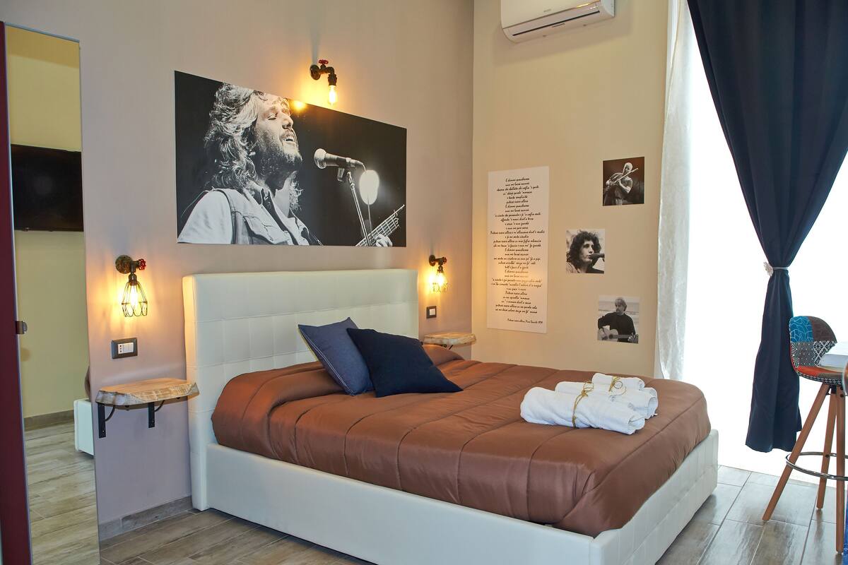 Deluxe Double Room (Pino Daniele) | Egyptian cotton sheets, premium bedding, memory foam beds, minibar