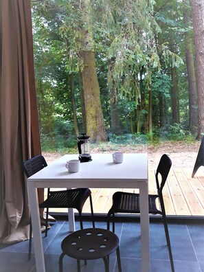 Cabin, Garden Area (11-Mirka) | Private kitchenette | Fridge, stovetop, cookware/dishes/utensils - Kaletka (Ilawa)