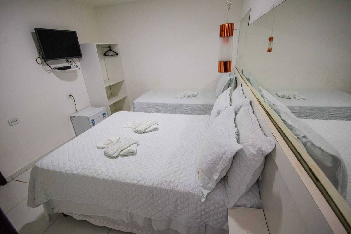 Basic Triple Room, Non Smoking | Minibar, WiFi (free)