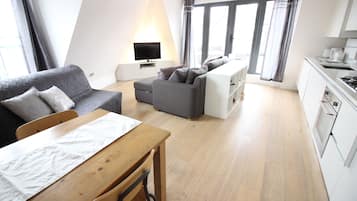 Apartment, 3 Bedrooms | Living room