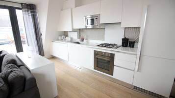 Apartment, 3 Bedrooms | Private kitchen