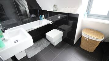 Apartment, 3 Bedrooms | Bathroom